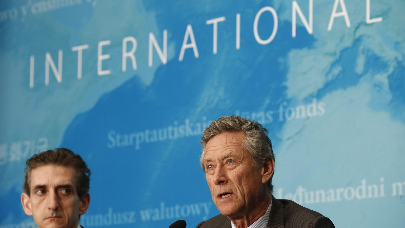 Foto: El economista jefe del Fondo Monetario Internacional (FMI), Olivier Blanchard (d), durante la rueda de prensa. (Efe)