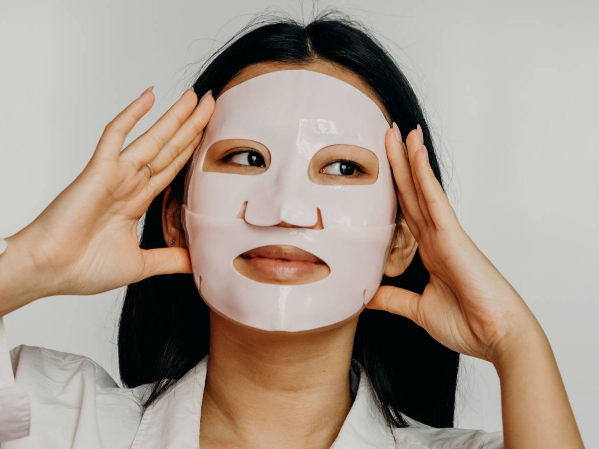Foto: Gracias a la cosmética coreana descubrimos las 'tissue mask' y las mascarillas de hidrogel. (Pexels/Polina Kovaleva)