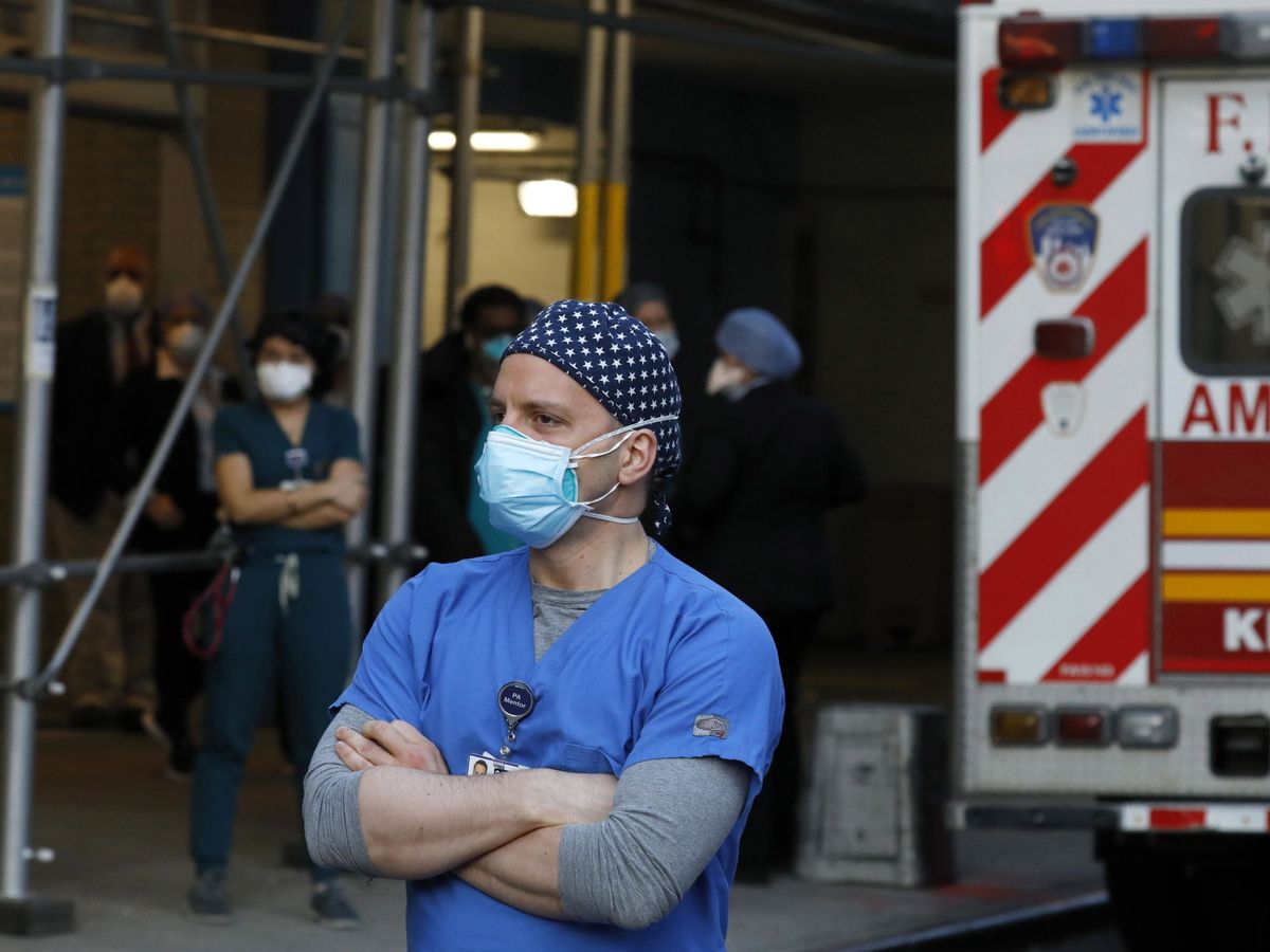 Foto: Un médico del hospital Mount Sinai en Nueva York. (Reuters)
