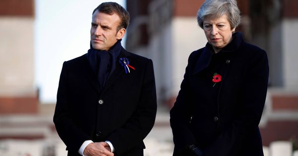 Foto: Emmanuel Macron y Theresa May durante los actos de conmemoración del armisticio de la Primera Guerra Mundial. (EFE)