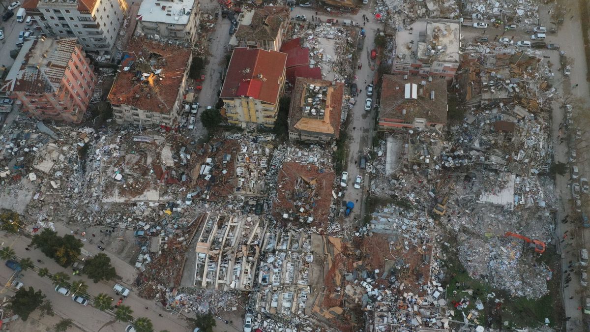 Continúan los rescates en el infierno sísmico de Turquía: "Está destrozado, no queda nada"