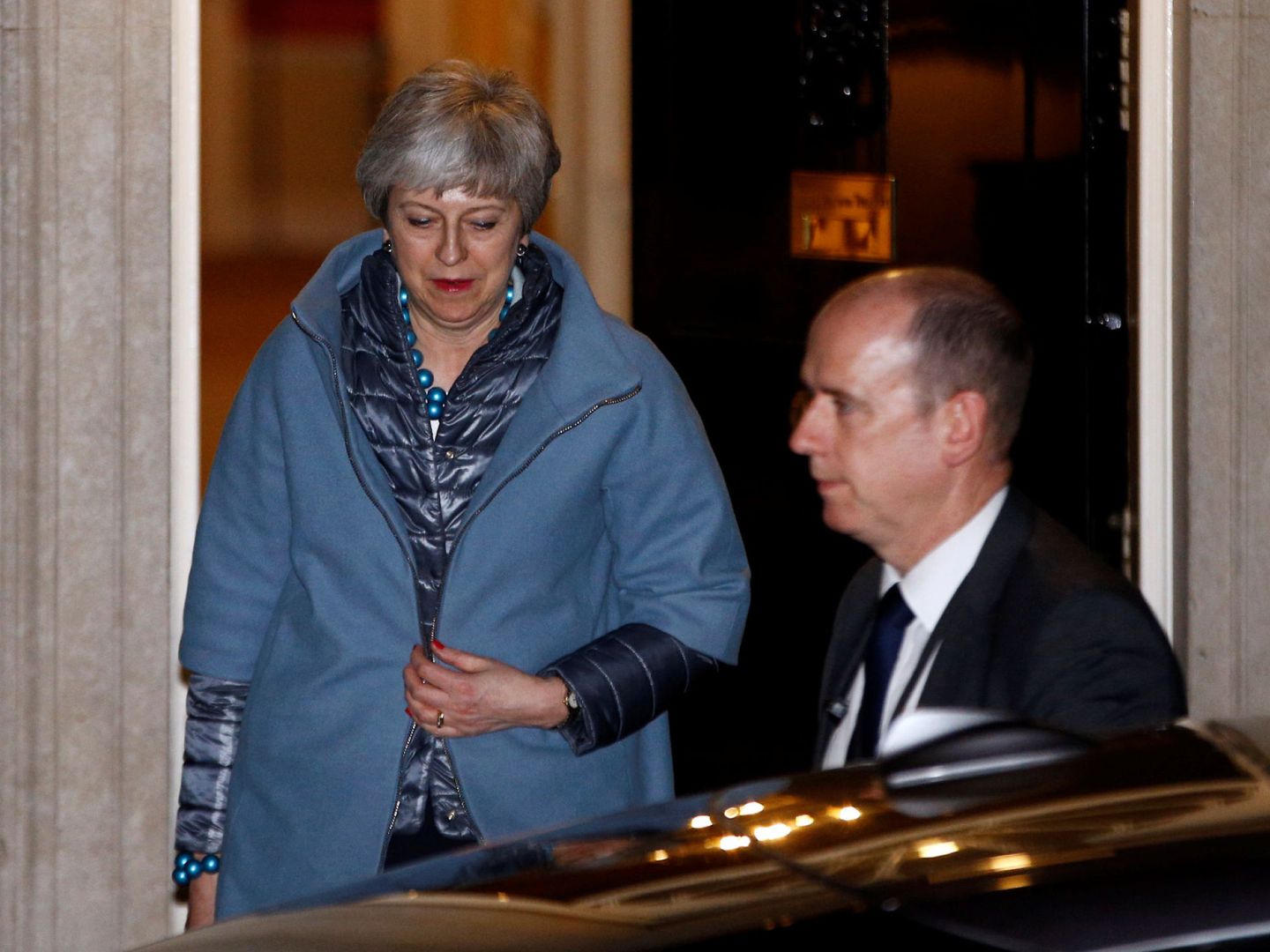 La 'premier' Theresa May sale de Downing Street, en Londres. (Reuters)