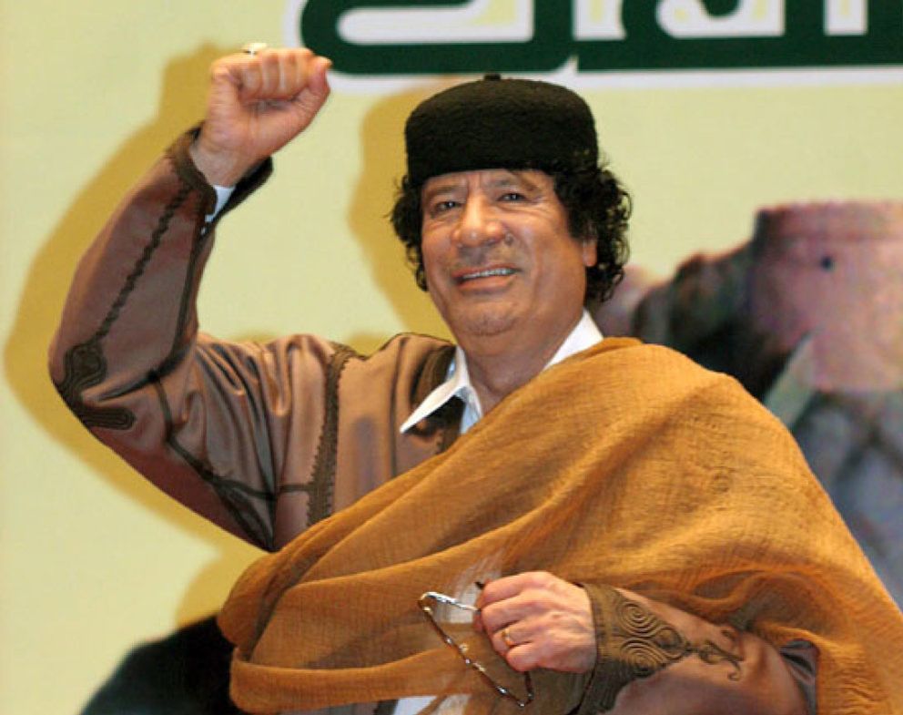 Foto: Gadafi acusa de fascista al ex ministro Calderoli por su reacción a las caricaturas de Mahoma