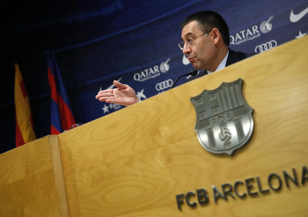 Foto: El presidente del Barcelona atiende a los medios (Reuters).