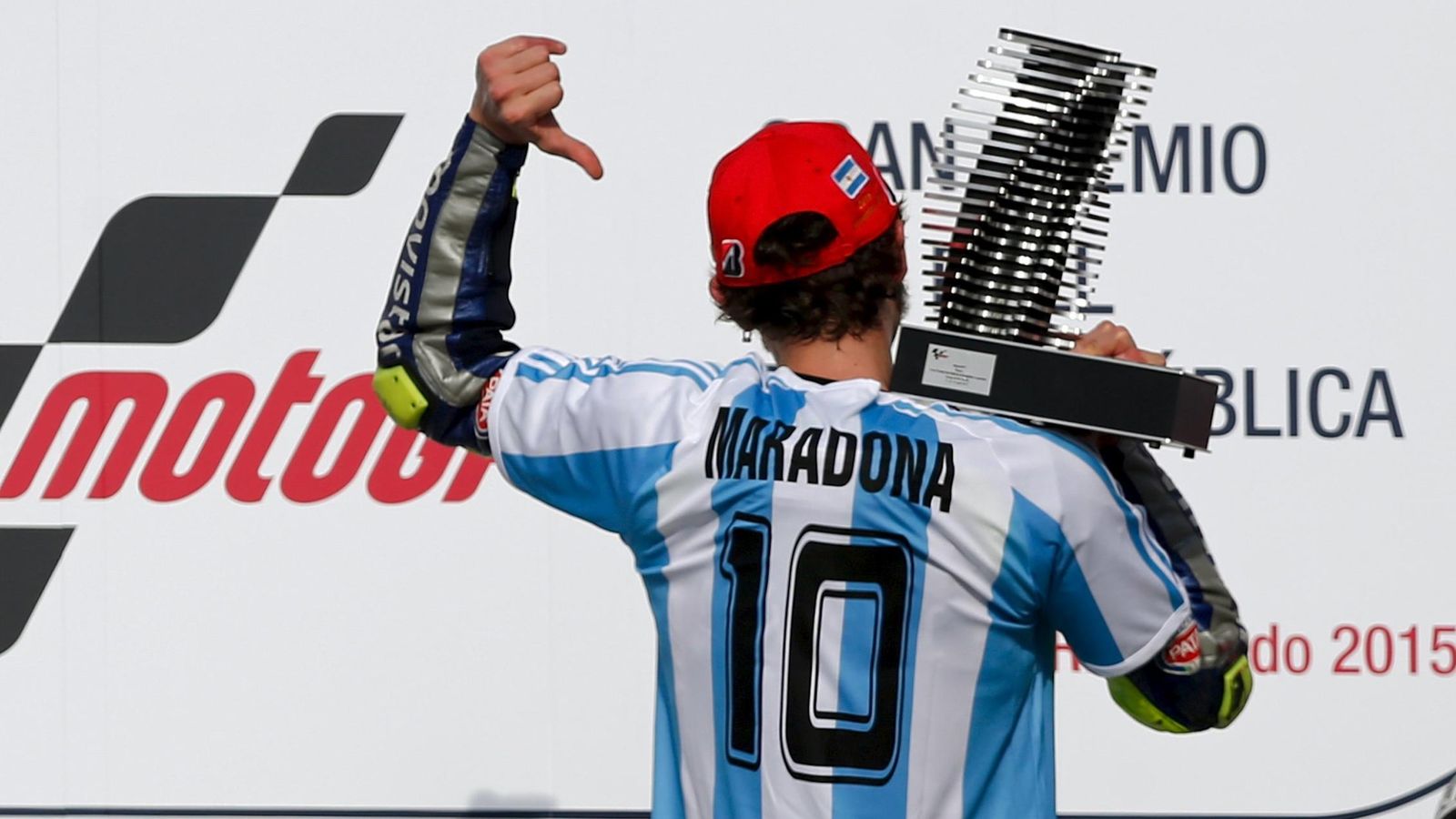 Foto: Valentino Rossi celebra su segunda victoria en Argentina (Reuters).
