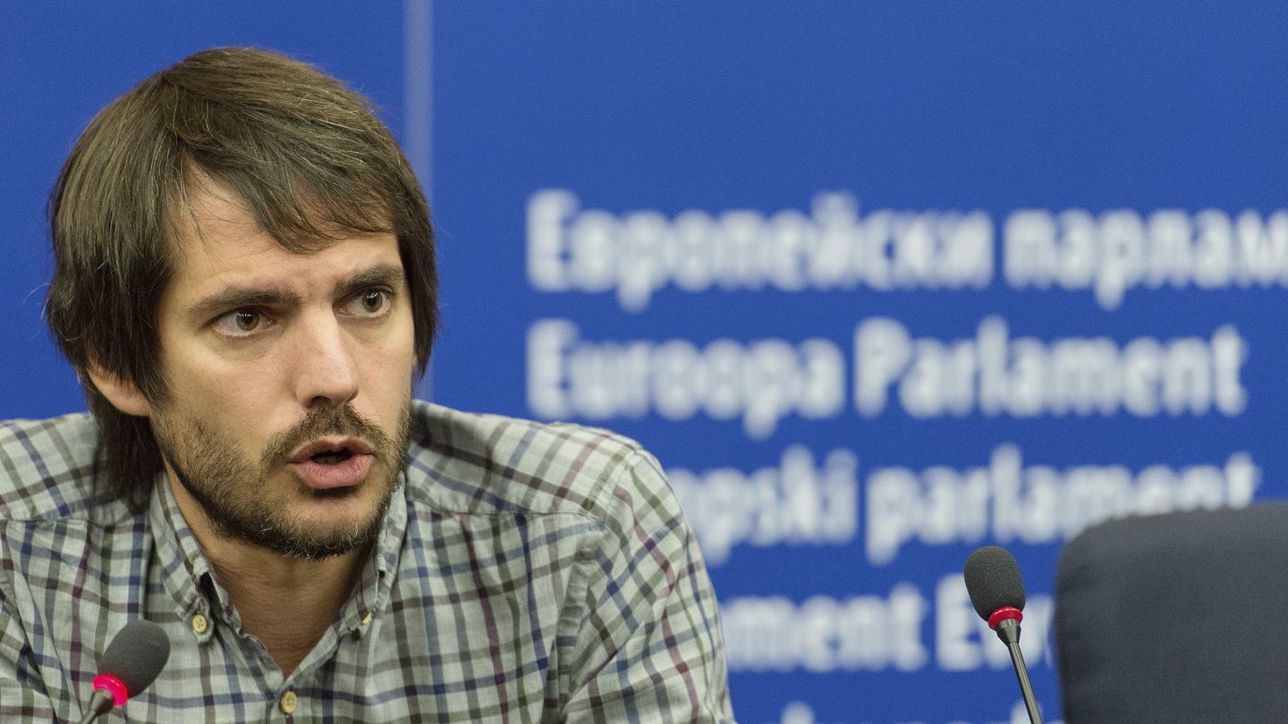 El eurodiputado de Iniciativa per Catalunya Verds (ICV) Ernest Urtasun, durante una rueda de prensa en el Parlamento Europeo en Estrasburgo. (EFE)