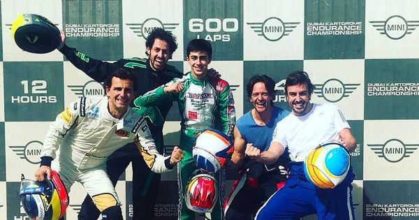 Foto: Imagen de Fernando Alonso con sus compañeros de equipo. (Instagram)