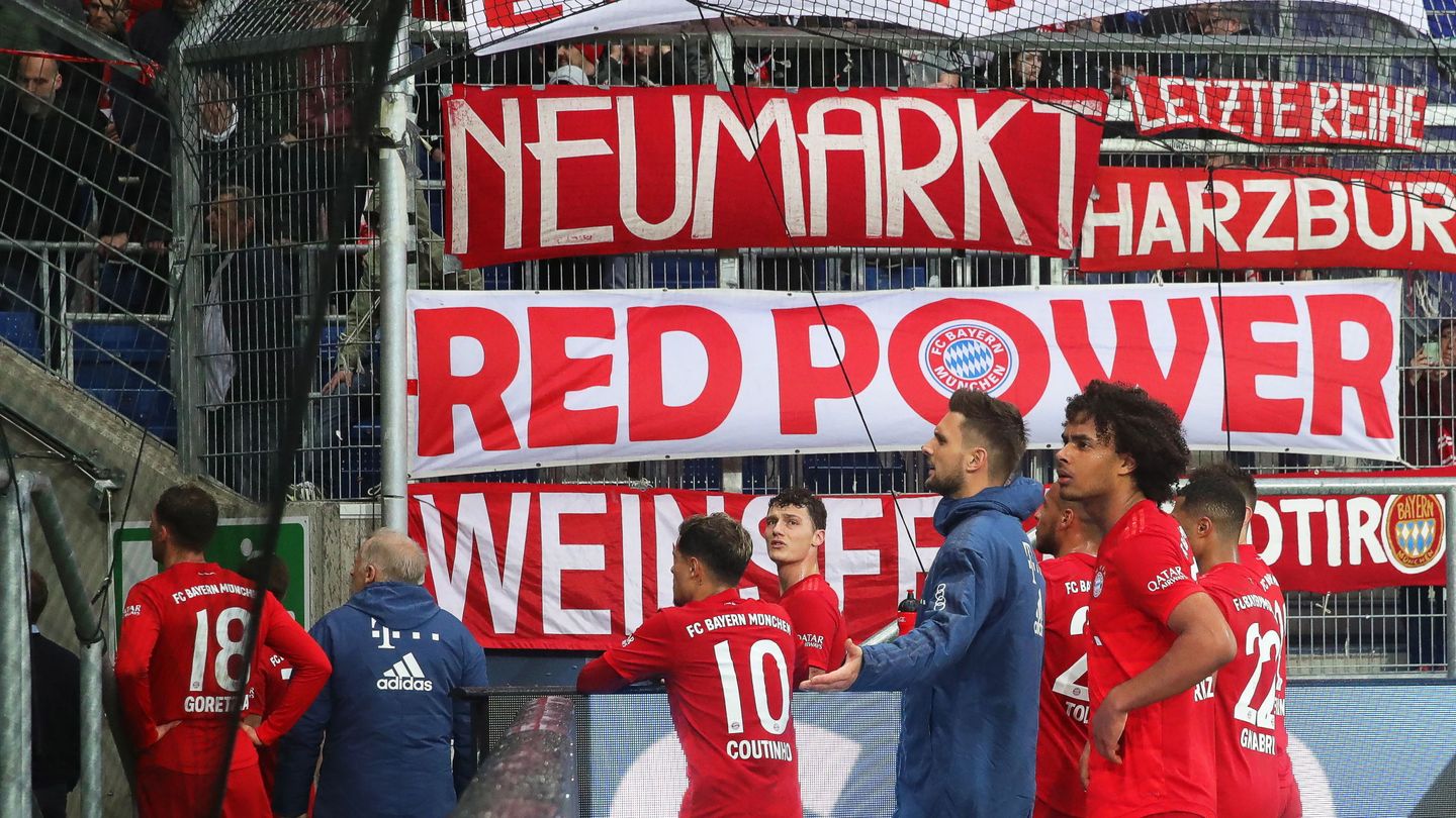 Sinsheim (Germany), 29 02 2020.- Bayern Munich players argue with fans during the German Bundesliga soccer match between TSG 1899 Hoffenheim and Bayern Munich in Sinsheim, Germany, 29 February 2020. (Alemania) EFE EPA ARMANDO BABANI CONDITIONS - ATTENTION: The DFL regulations prohibit any use of photographs as image sequences and or quasi-video.