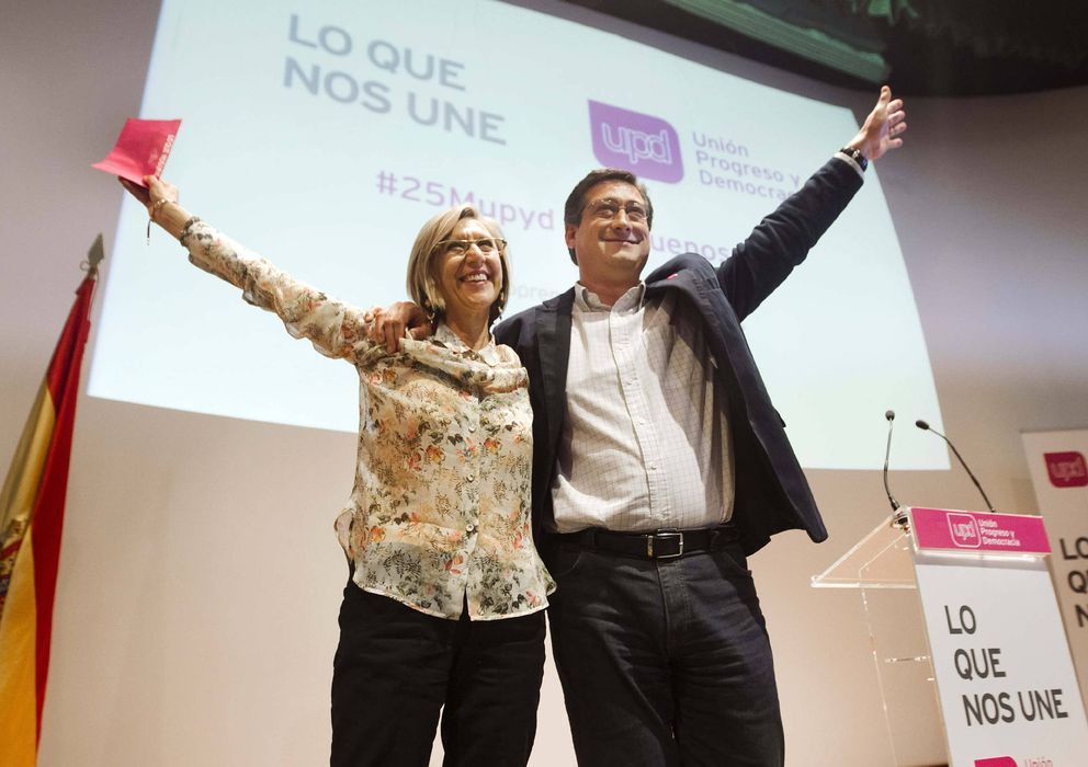 Foto: Rosa Díez e Ignacio Prendes, en Oviedo (EFE).