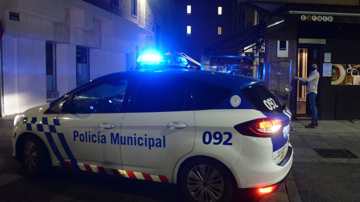 Un hombre, con una orden alejamiento, arrastra por la calle a su pareja en Valladolid