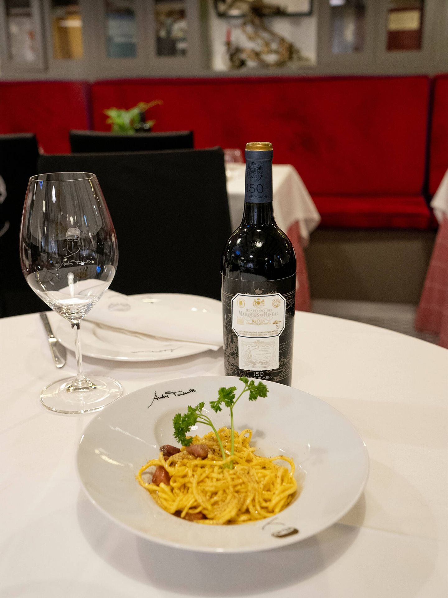 Los spaghetti alla carbonara de Don Giovanni armonizan con vinos tintos o blancos de calidad y buen cuerpo. (Rafael Ansón)
