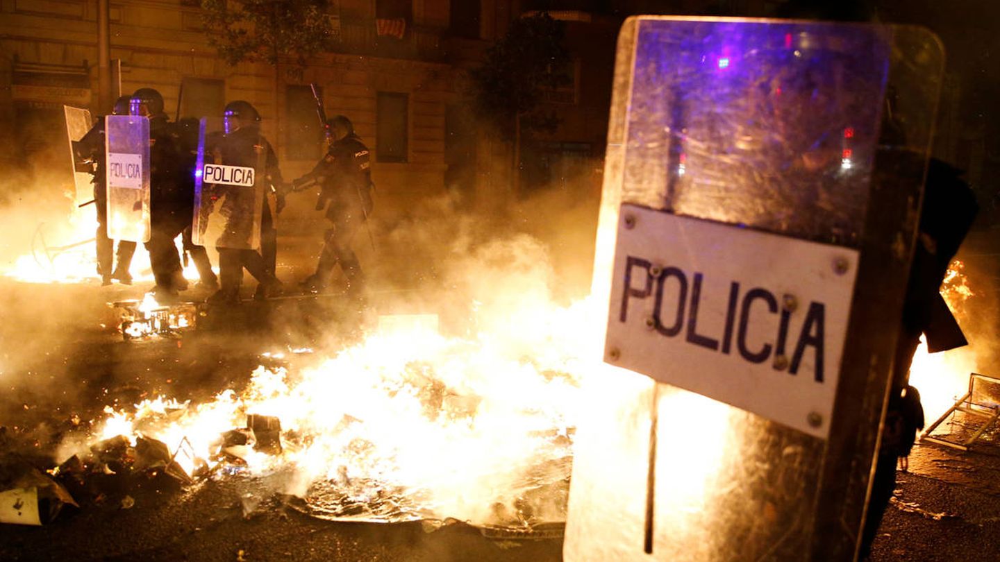 Disturbios y cargas en Barcelona. (EFE)