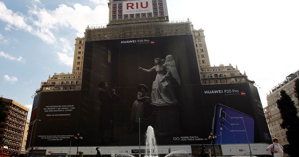 Foto: Riu está rehabilitando el Edificio España para convertirlo en un hotel de lujo. (EFE)
