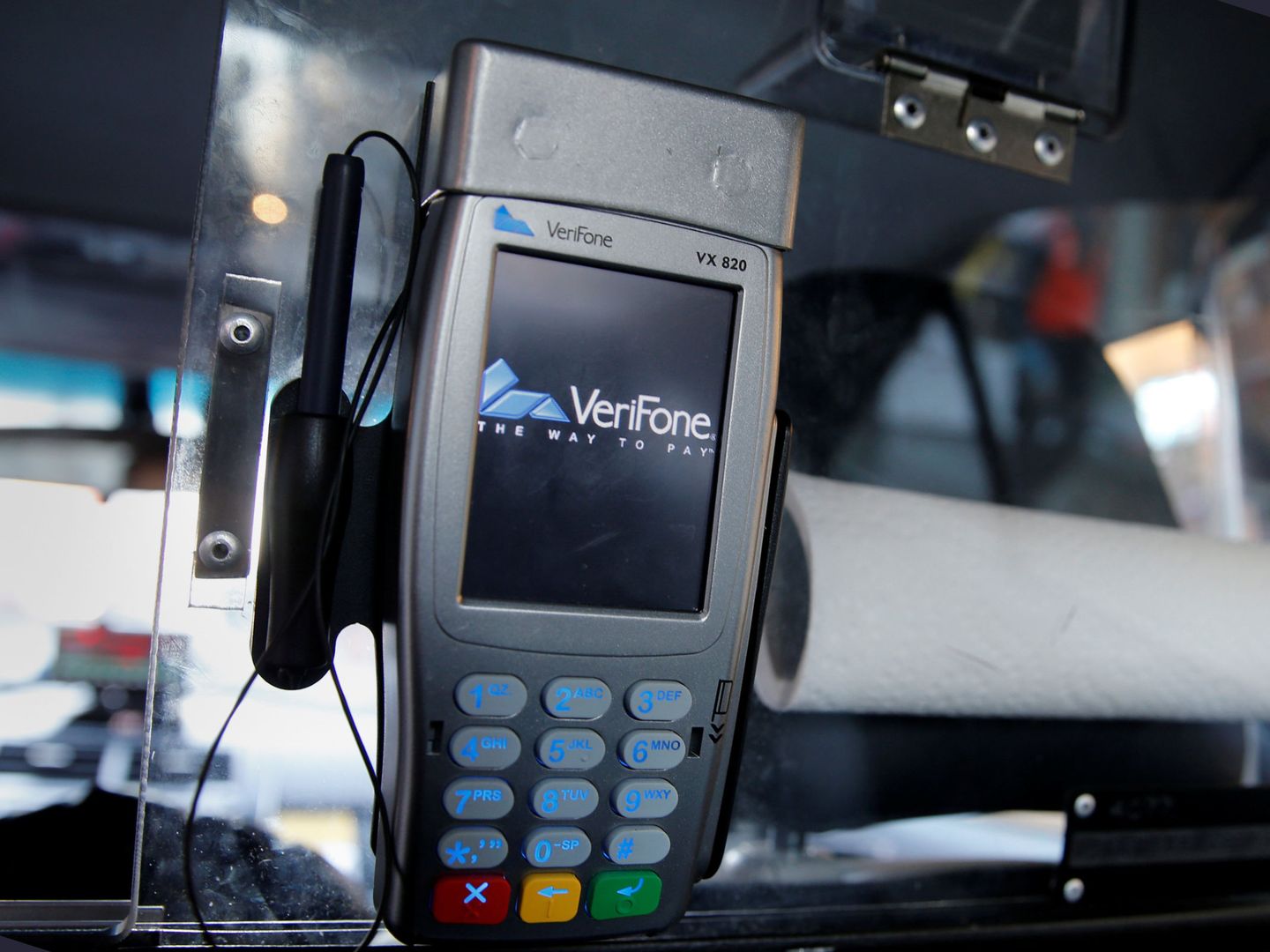 Un datáfono Verifone en un taxi de NYC. (Reuters) 