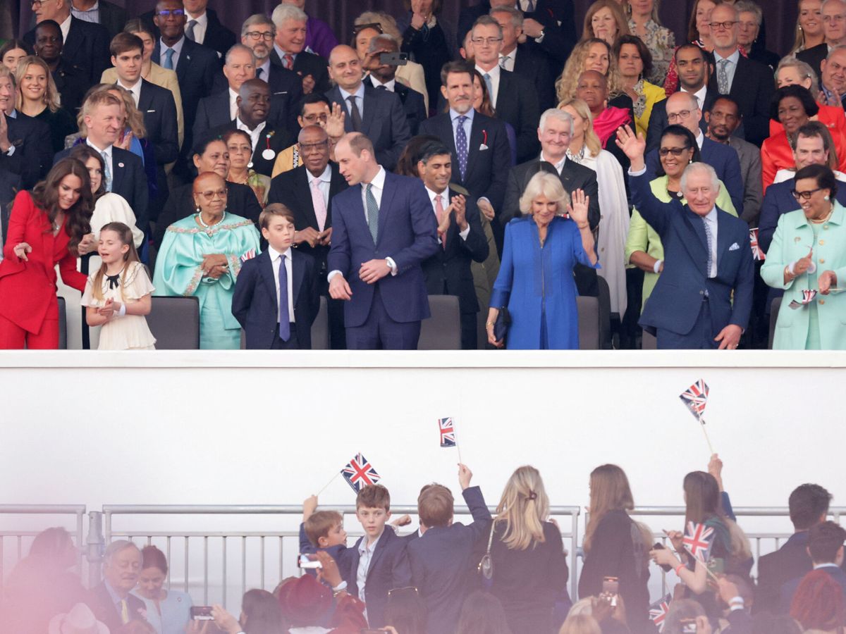Foto: La familia real británica, en el concierto de coronación de Carlos III. (Reuters)