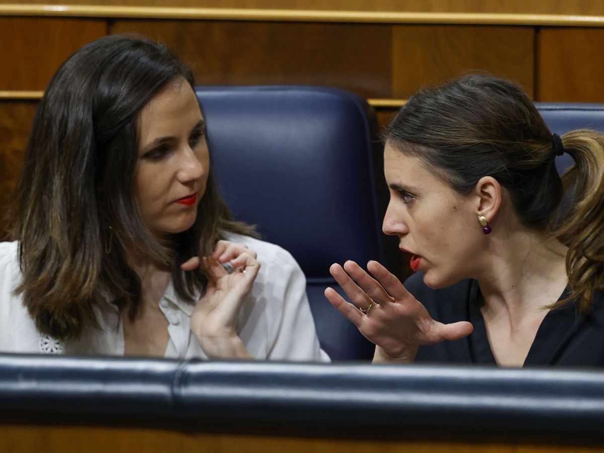 Photo: The Ministers of Equality, Irene Montero (d), and Social Rights, Ione Belarra.  (EFE/Marshal)