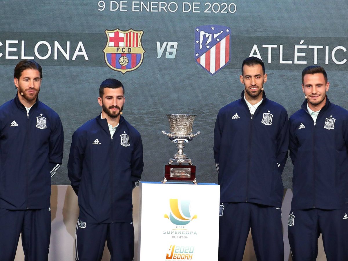 Foto: Sorteo de los emparejamientos de la Supercopa de España que se jugará en la ciudad saudí de Yeda. (EFE)