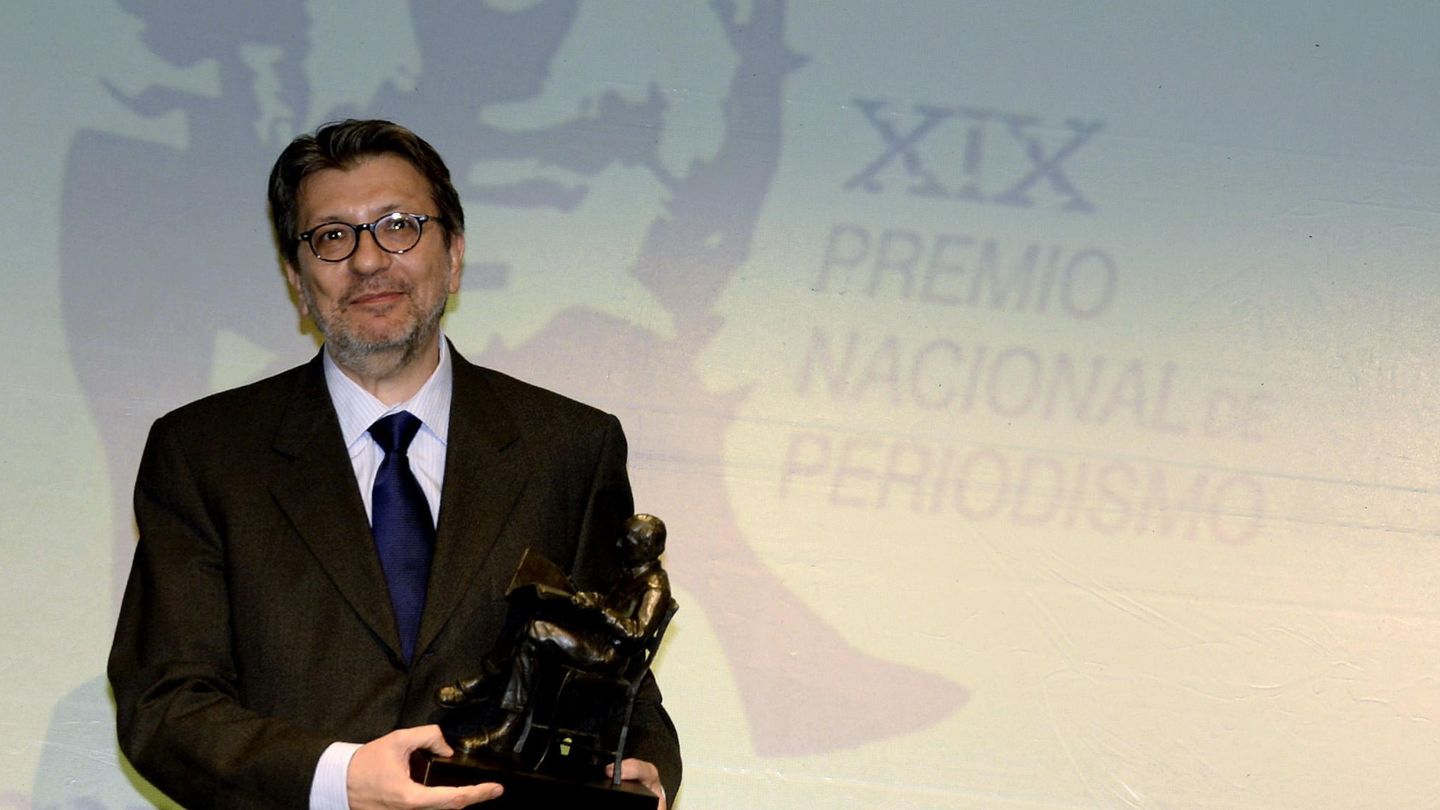 El filólogo y periodista Ignacio Camacho recibe el Premio Nacional de Periodismo Miguel Delibes. (EFE)