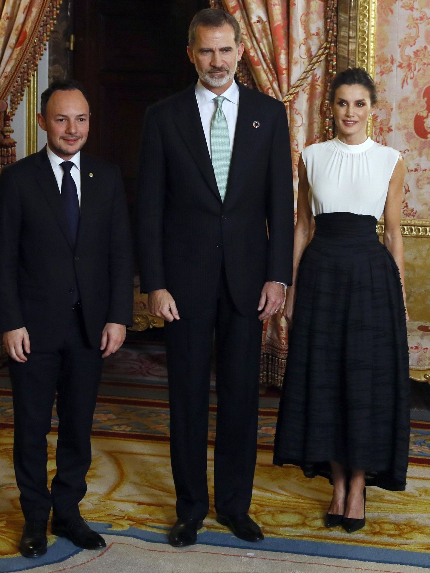 Felipe y Letizia saludan al primer ministro de Andorra, Xavier Espot Zamora. (EFE)