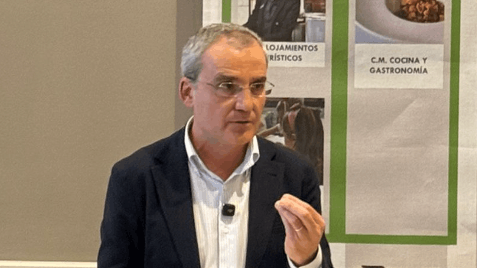 Aniceto Masferrer, catedrático: "Estamos en una época en la que uno tiene una capacidad muy escasa de escuchar cosas distintas a las que piensa"