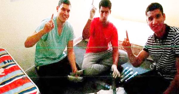 Foto: De izquierda a derecha: Mohamed Houli Chemlal, Youssef Aalla y Younes Abouyaaqoub, en la casa de Alcanar (Tarragona).