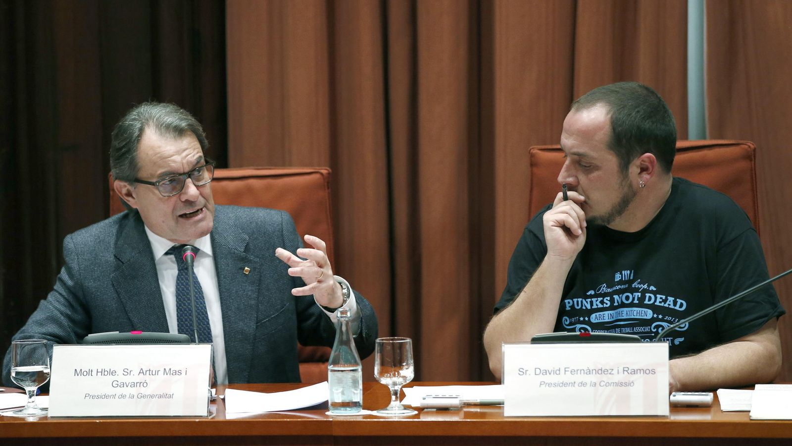 Foto:  El presidente de la Generalitat, Artur Mas (i), acompañado del presidente de la CUP David Fernández (Efe)