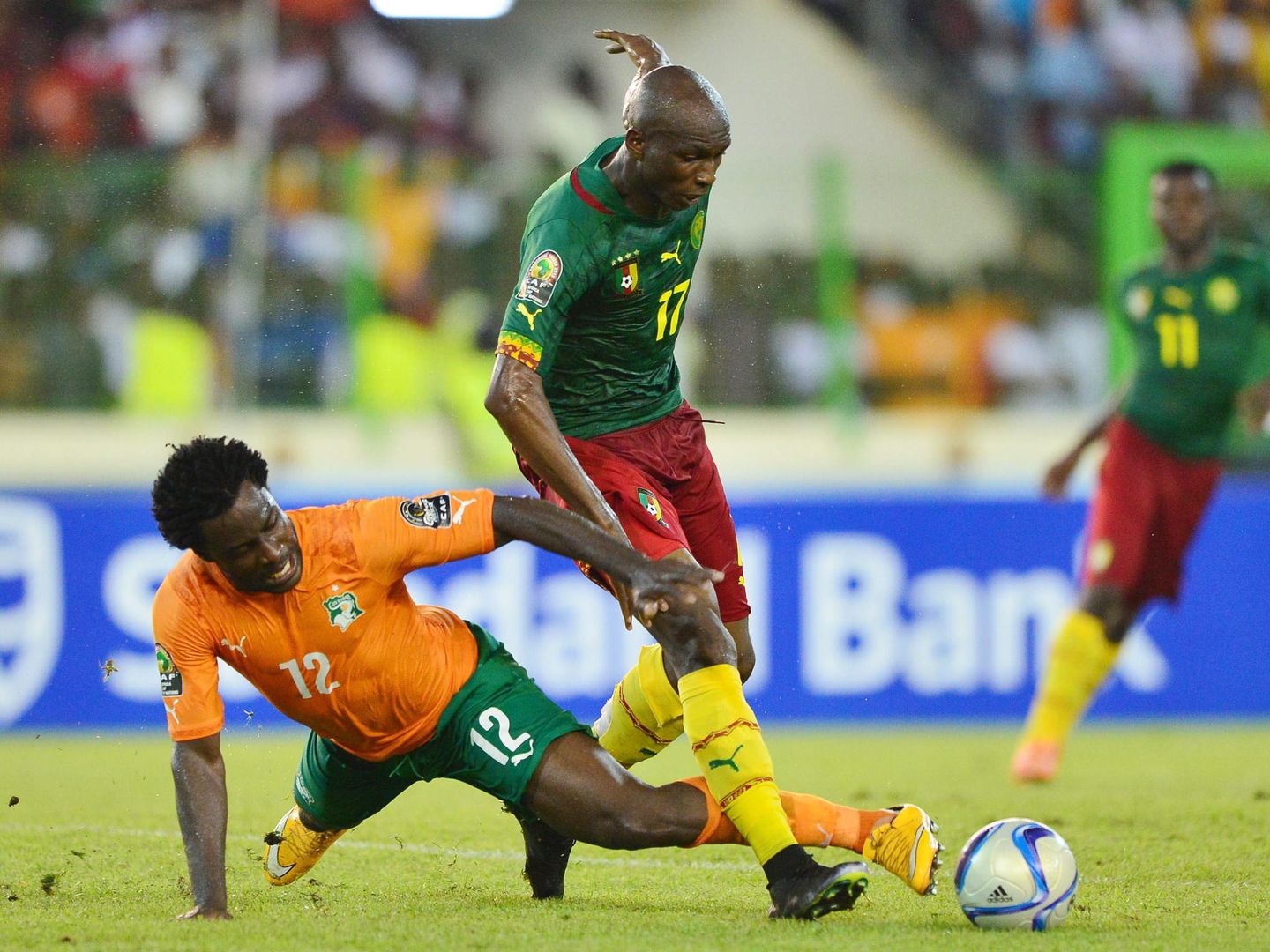 Mbia, durante un partido con Camerún ante Costa de Marfil. (EFE)