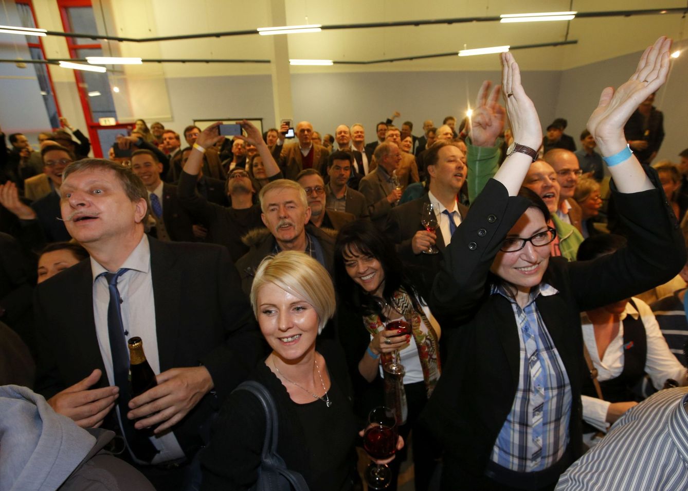 Miembros del AfD celebran los resultados electorales en su sede en Berlín (Reuters).