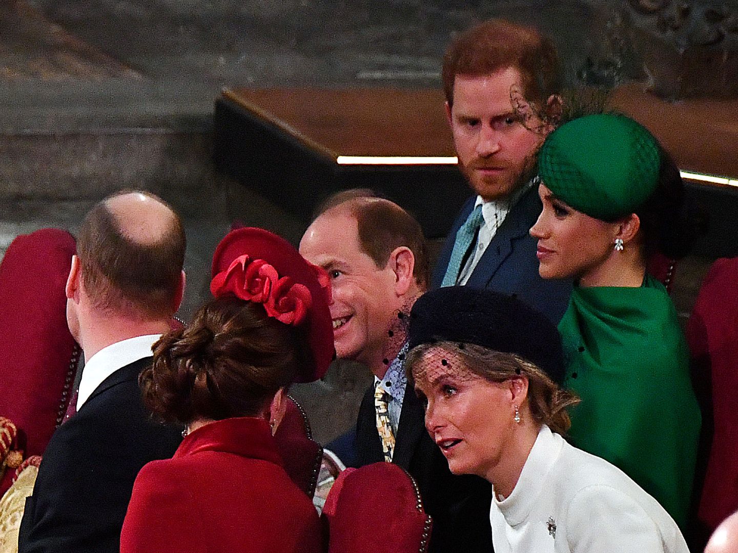 Sophie de Wessex y Kate Middleton,  charlando en la abadía de Westminster. (Reuters)