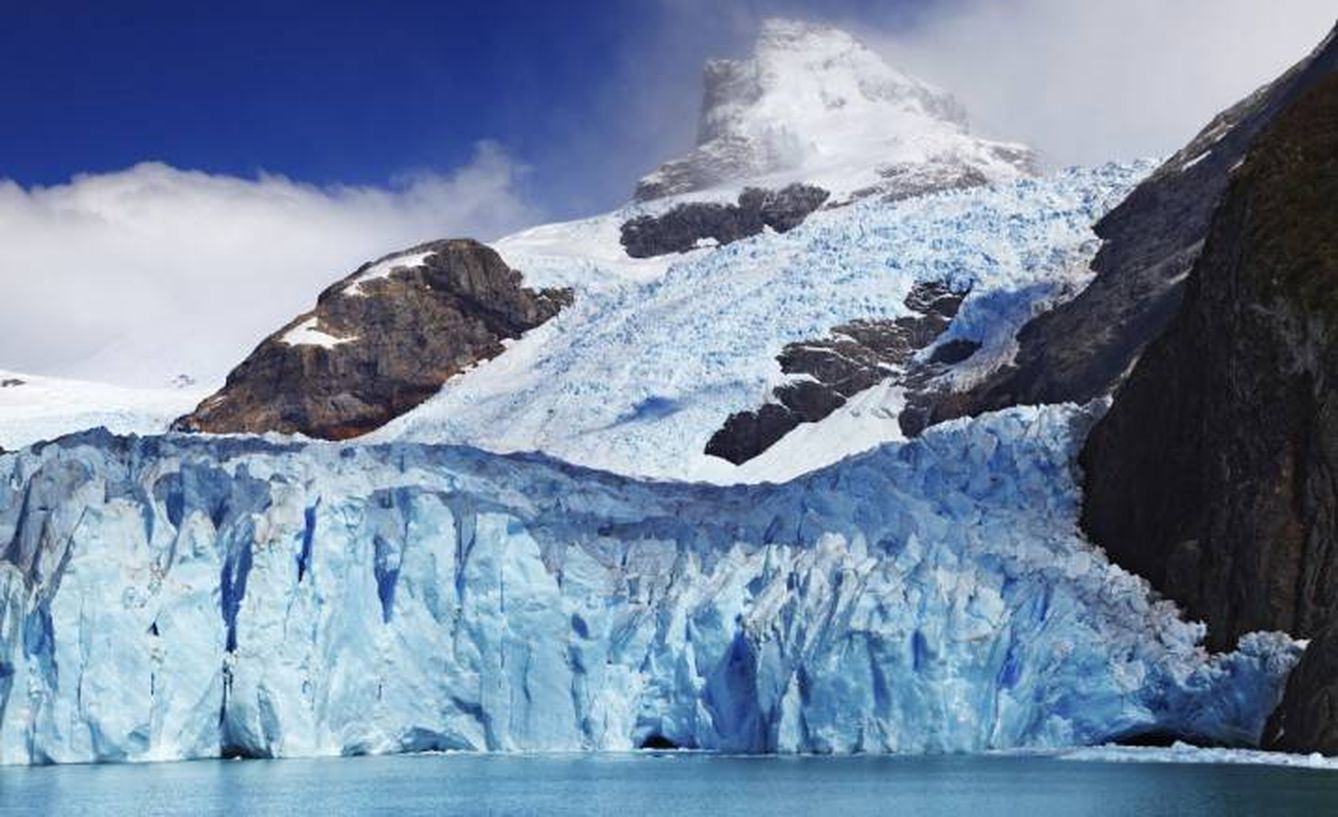 El azul de los glaciares es hipnótico.