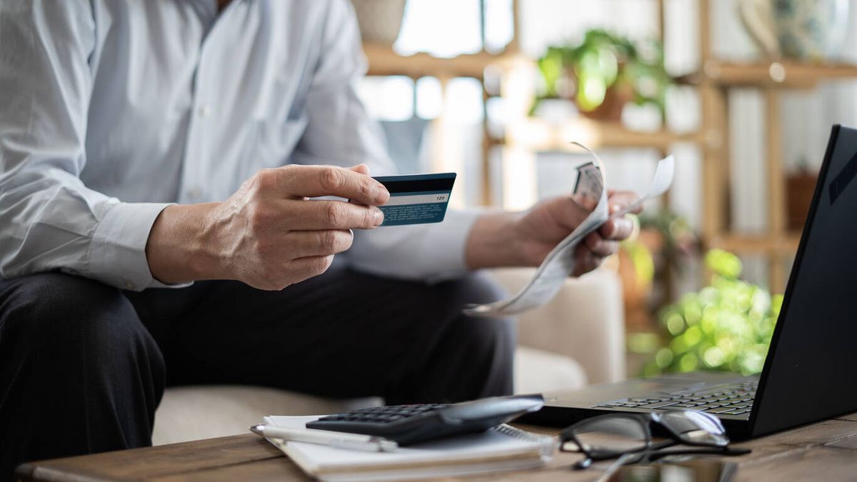 La última y peligrosa moda para no dejar de pagar la hipoteca: tirar de tarjeta de crédito