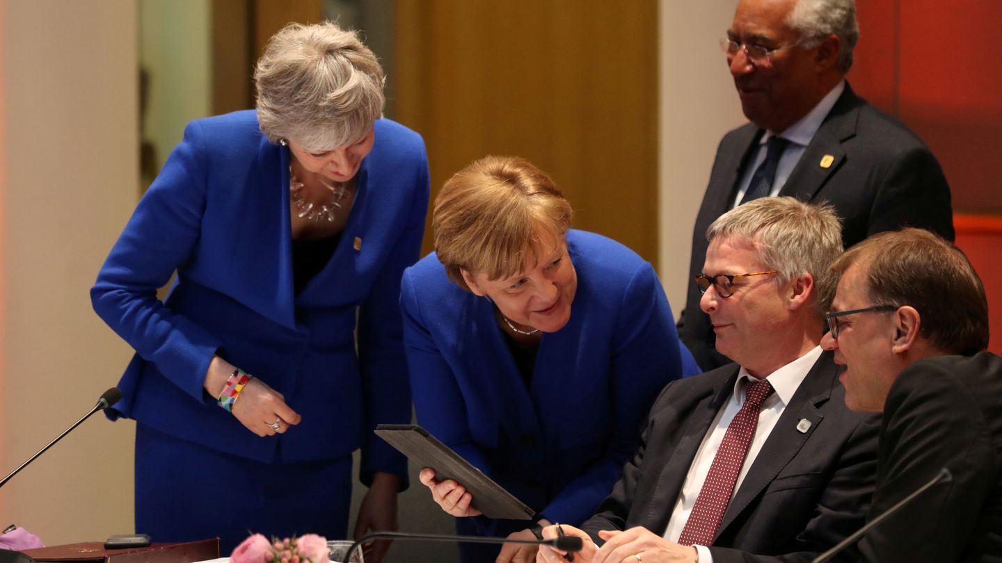 La 'premier' Theresa May, Angela Merkel, Antonio Costa y Juha Sipila durante la última cumbre de líderes europeos. (Reuters)