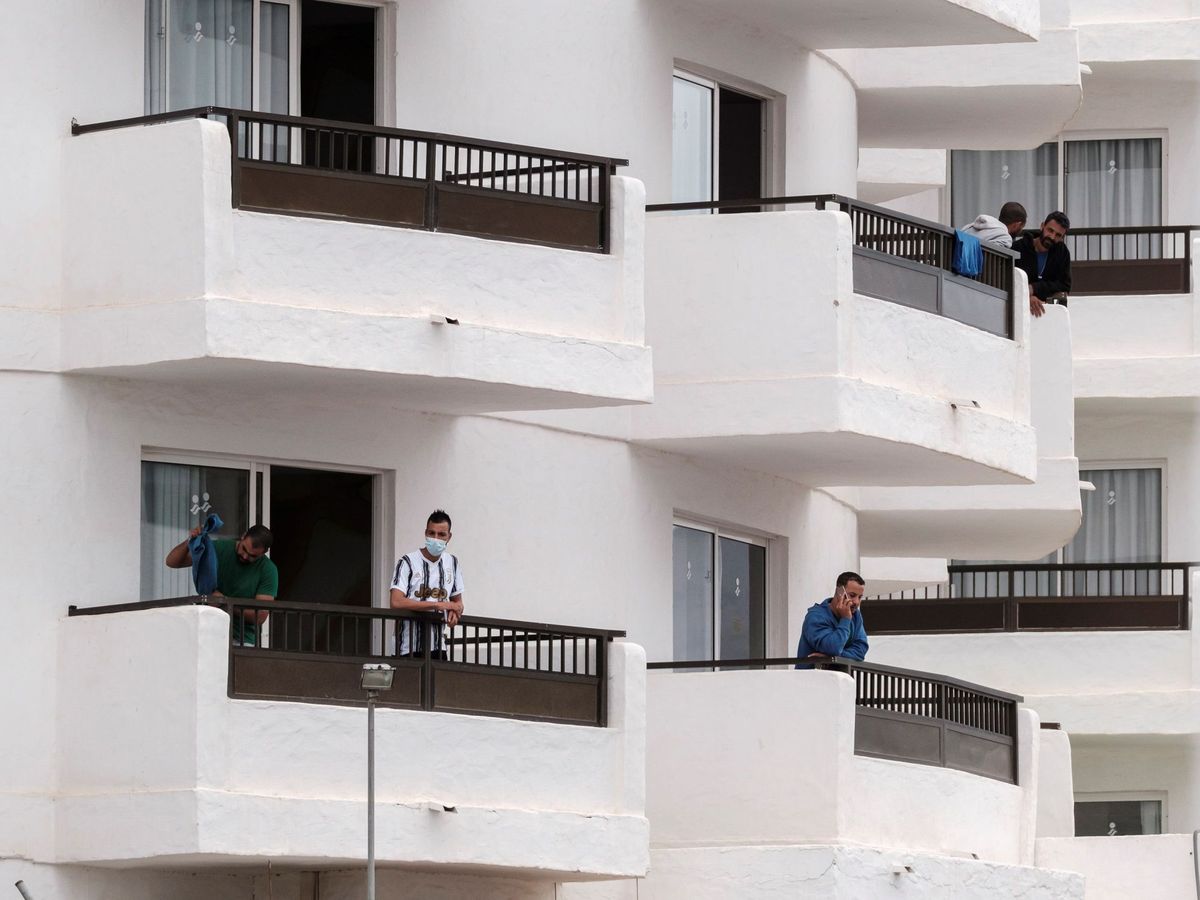 Foto: Inmigrantes alojados en hoteles en Gran Canaria. (EFE)
