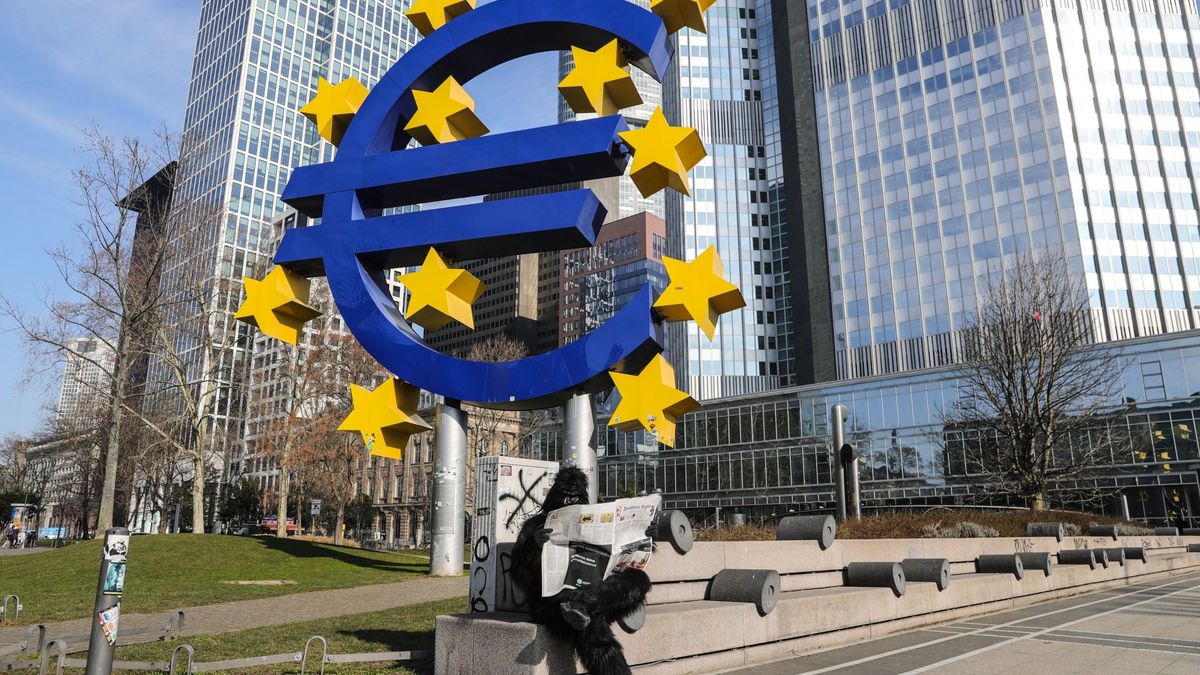  El panel de Funcas cree que la economía europea entrará en recesión este año