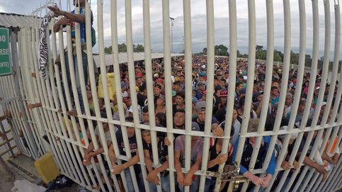 Porras, gases y escudos: México frena así la caravana de hondureños rumbo a EEUU