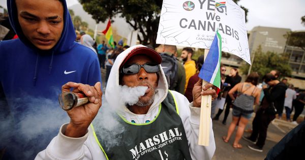 Sudáfrica legaliza el consumo y cultivo personal de la marihuana