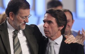 Aznar y Piqué censuran a Rajoy y tratan de aguar su 'momento dulce'