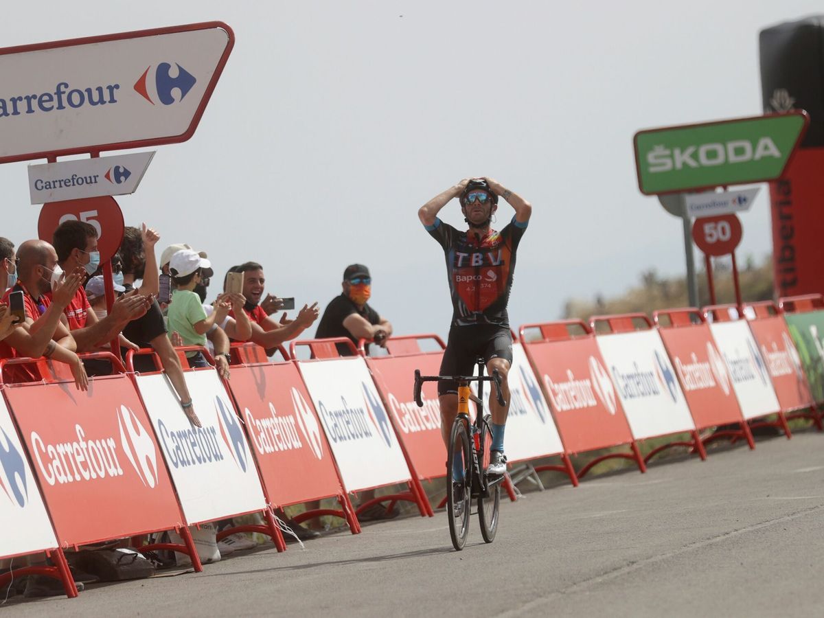 Foto: Damiano Caruso celebra su victoria en La Vuelta. (EFE)