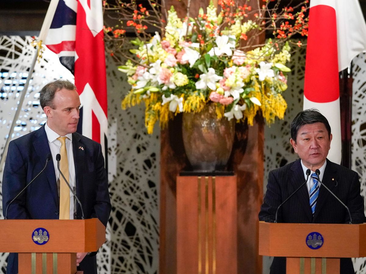 Foto: Ministros de Exterior de Reino Unido y Japón (Reuters)