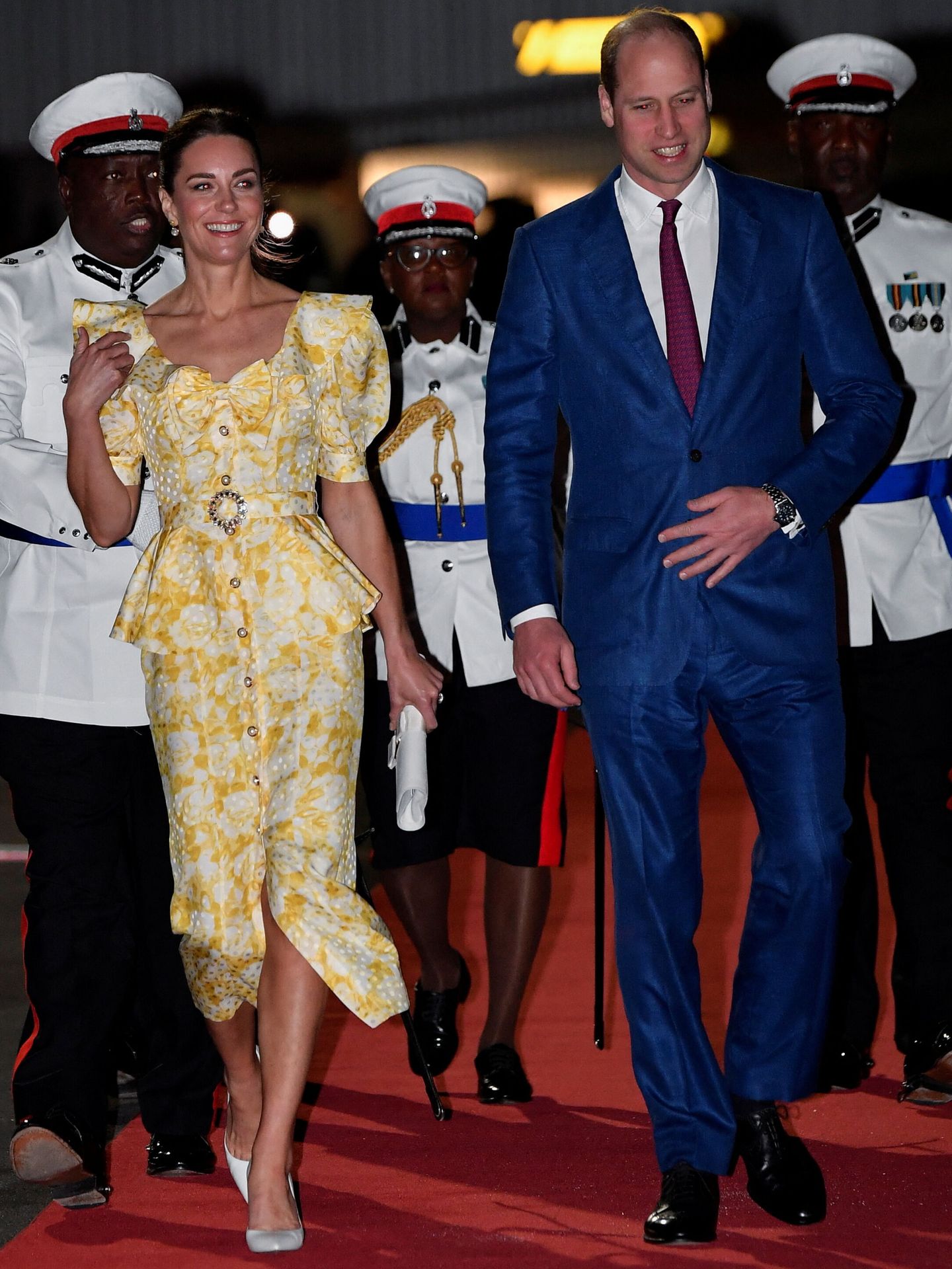 Los duques de Cambridge, a su despedida de Bahamas. (Reuters/Pool/Toby Melville)