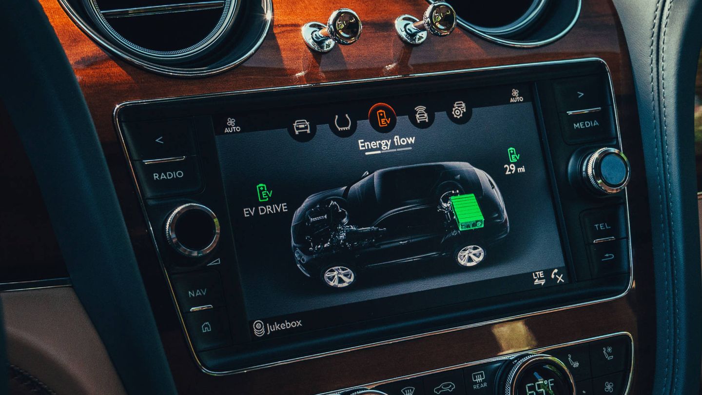 Madera, piel y máxima tecnología unidas en el Bentley Bentayga Hybrid.