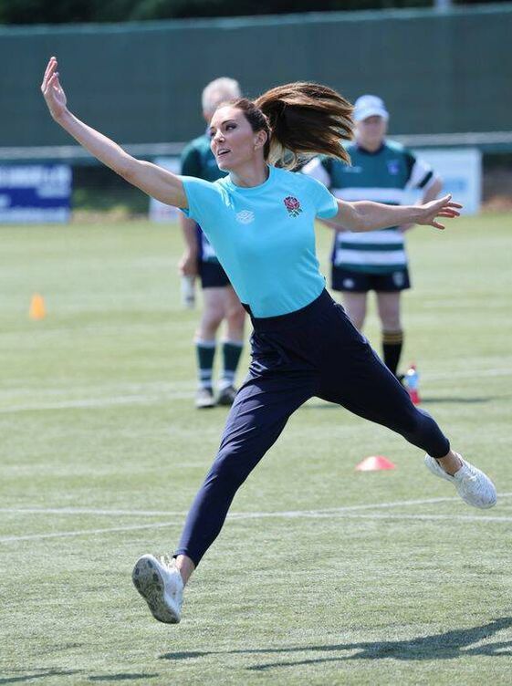  Kate Middleton, durante su visita al equipo de rugby. (CP)