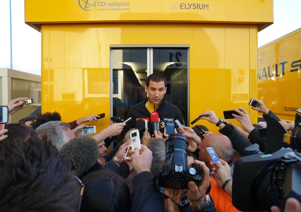 Foto: Rémi Taffin, responsable de Operaciones en pista de Renault, da una rueda de prensa.