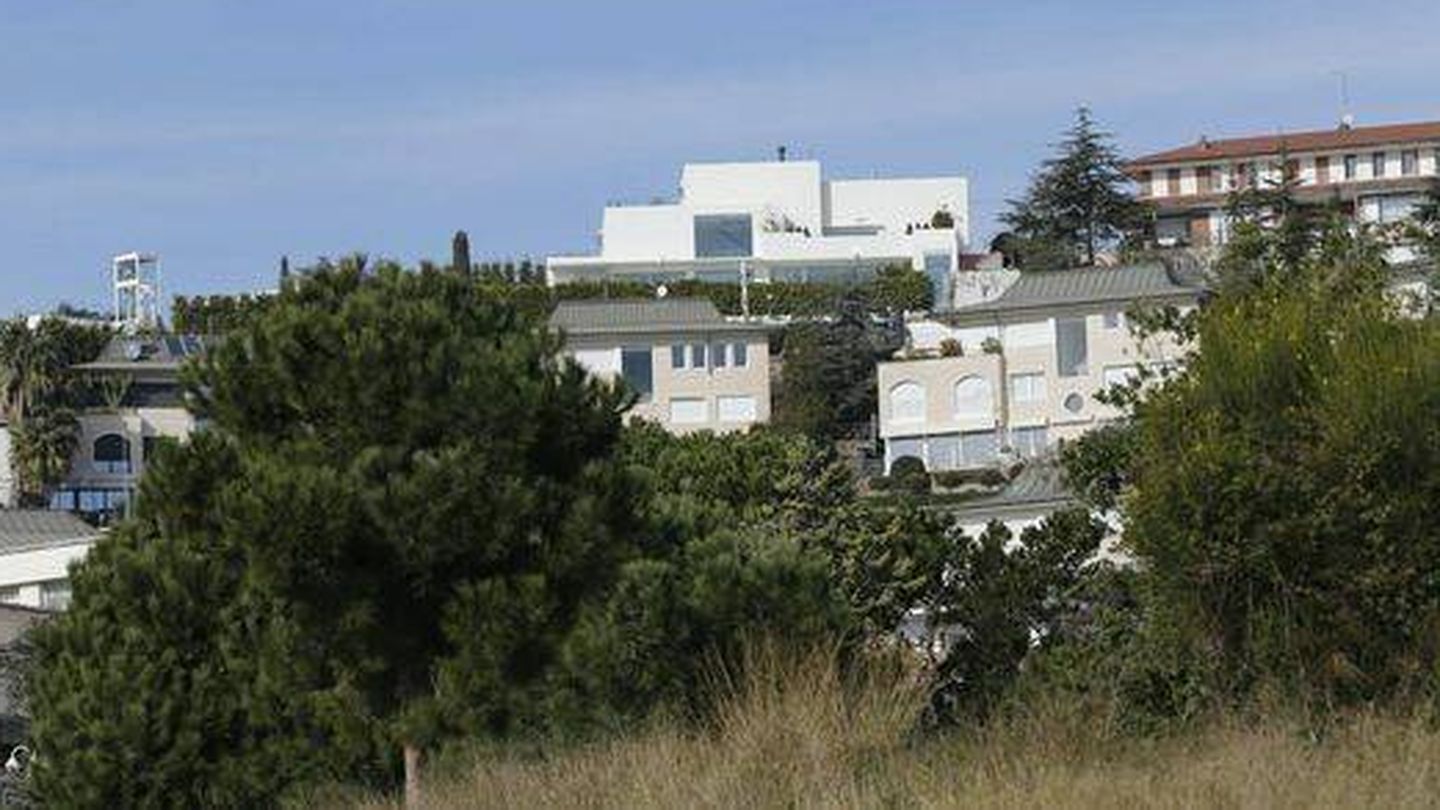  Las casa familiar donde vivían Shakira y Piqué juntos antes de separarse. (Cordon Press)