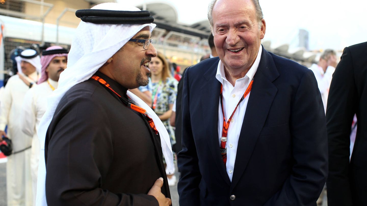 El rey don Juan Carlos con el príncipe Salman bin Hamad bin Isa Al Khalifa de Bahrein. (Getty) 