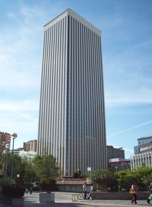 Torre Picasso (http://commons.wikimedia.org/)