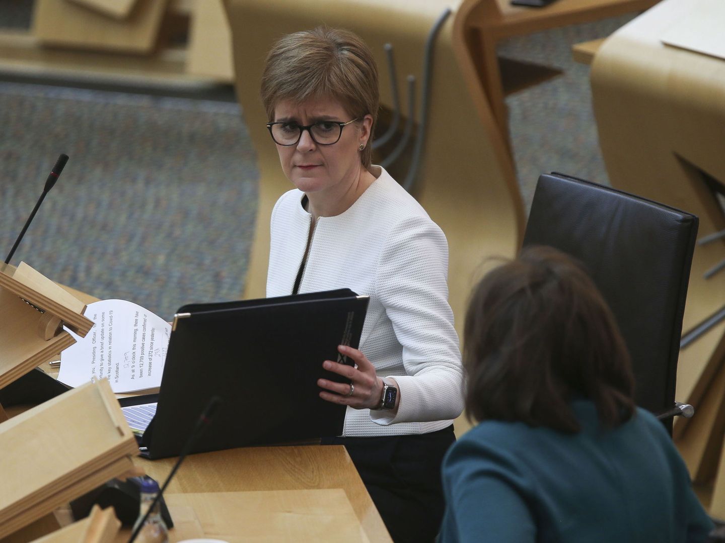 La ministra principal de Escocia, Nicola Sturgeon, en un debate sobre la respuesta escocesa al covid. (EFE)