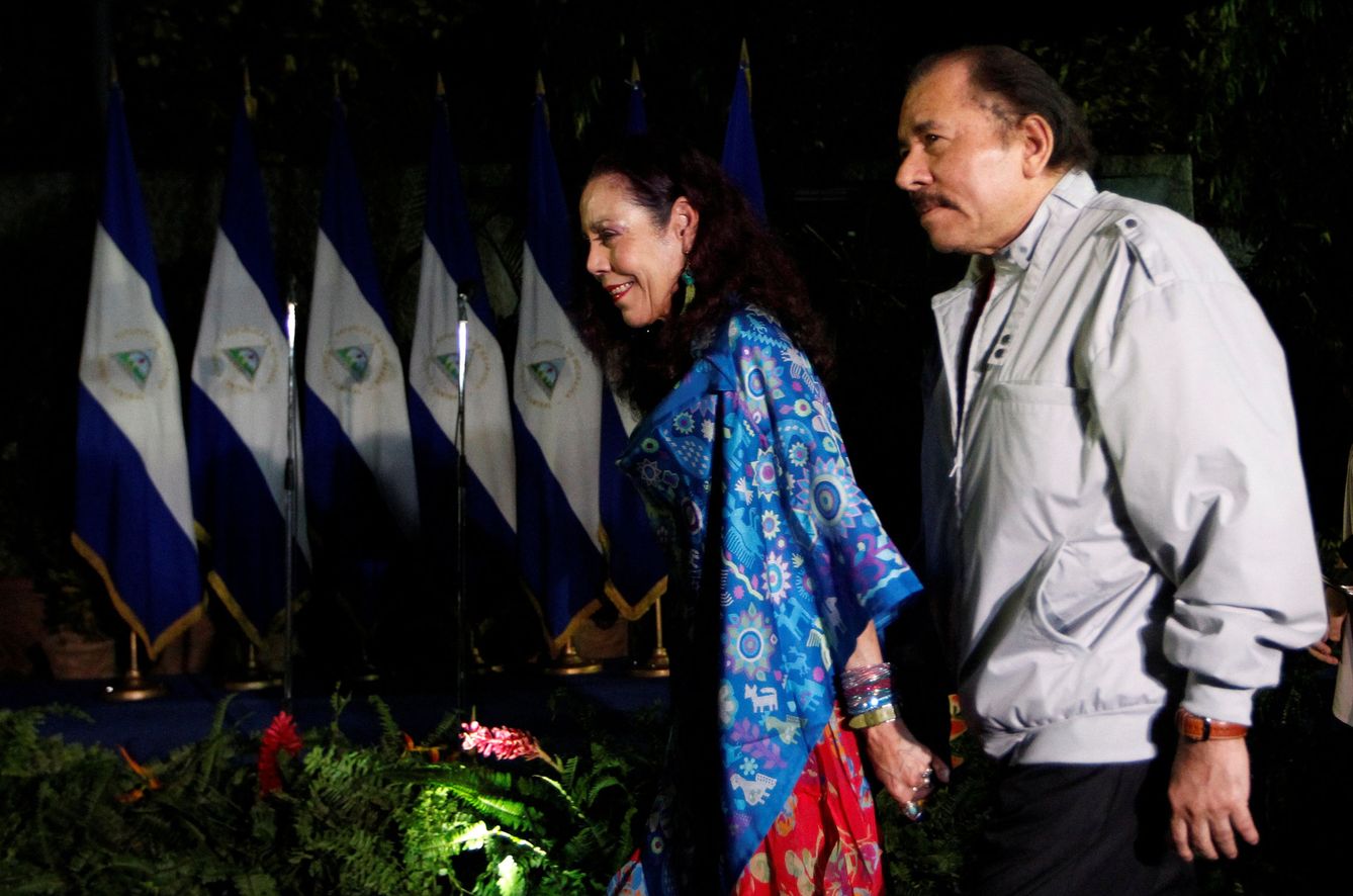 El presidente Daniel Ortega y su esposa Rosario Murillo tras votar en Managua, el 6 de noviembre de 2016 (Reuters) 