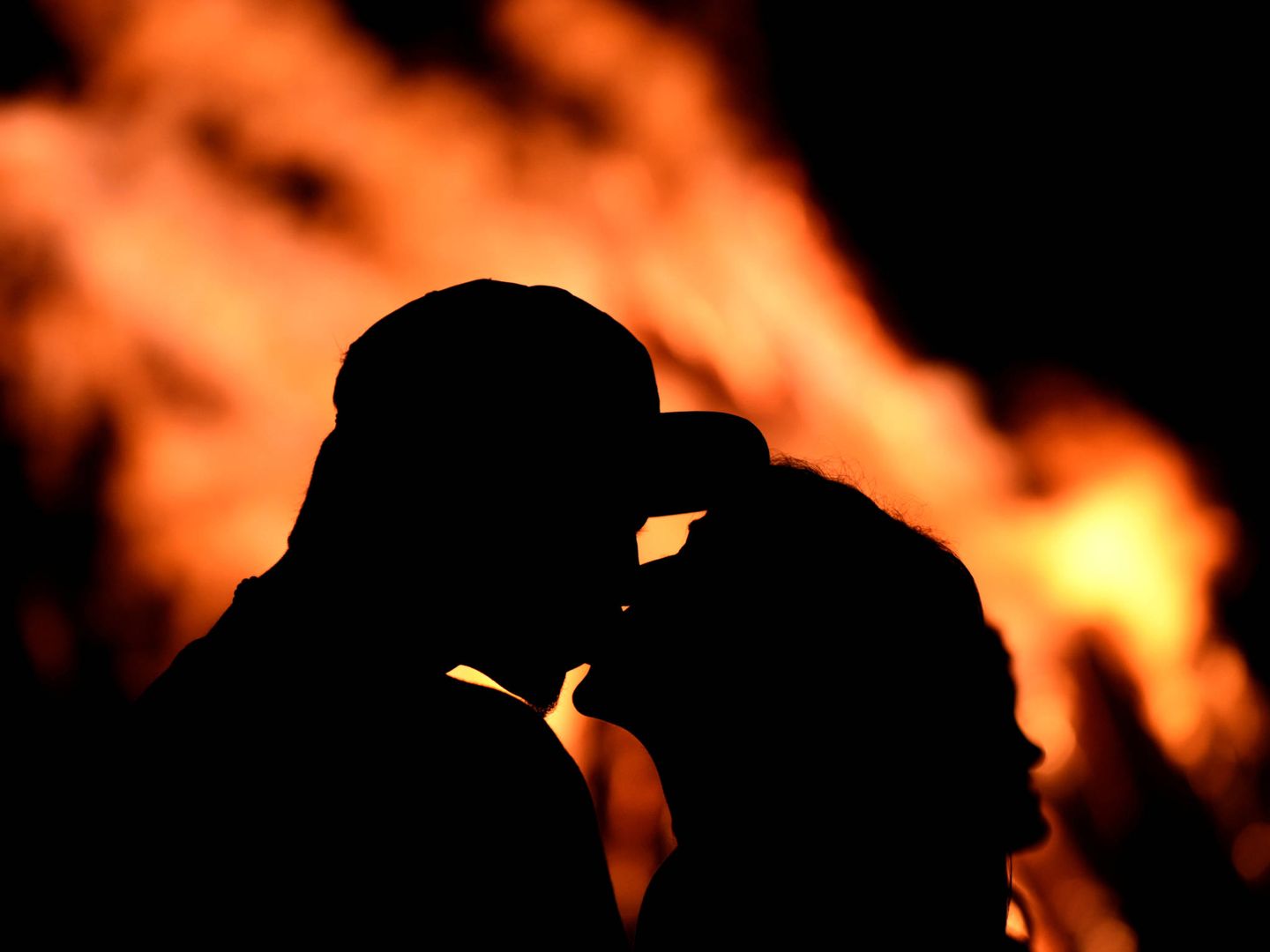 Un noche mágica (y romántica) la de San Juan. Es lo que tiene el fuego...