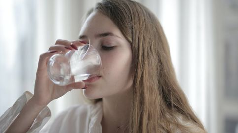 Tomar 8 vasos de agua al día es demasiado para la mayoría